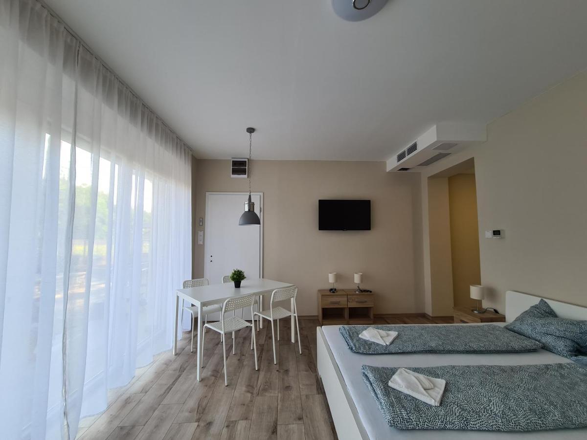 Oet Fenyo Apartmanhaz Сиофок Екстериор снимка