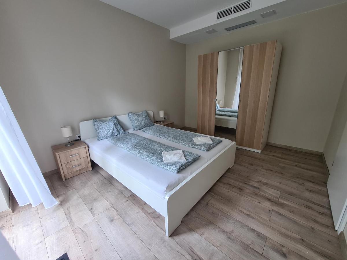 Oet Fenyo Apartmanhaz Сиофок Екстериор снимка