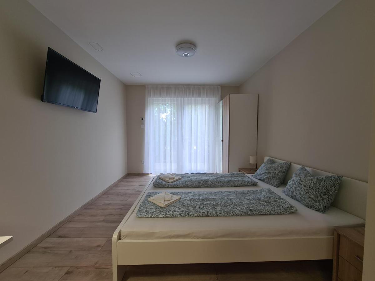 Oet Fenyo Apartmanhaz Сиофок Екстериор снимка