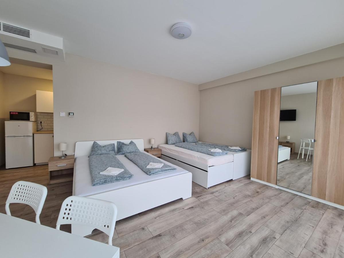 Oet Fenyo Apartmanhaz Сиофок Екстериор снимка