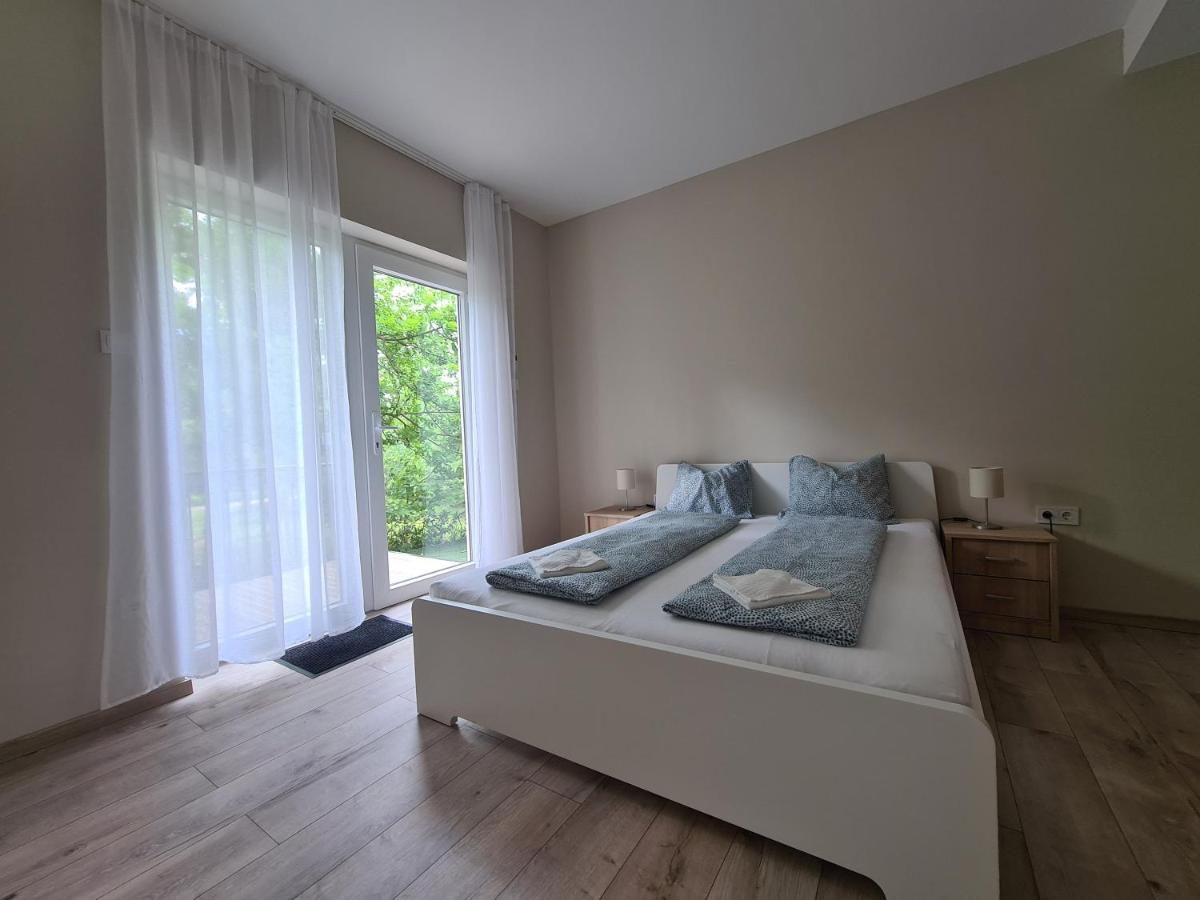 Oet Fenyo Apartmanhaz Сиофок Екстериор снимка