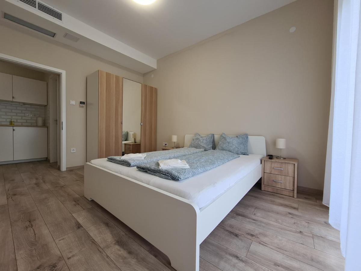 Oet Fenyo Apartmanhaz Сиофок Екстериор снимка