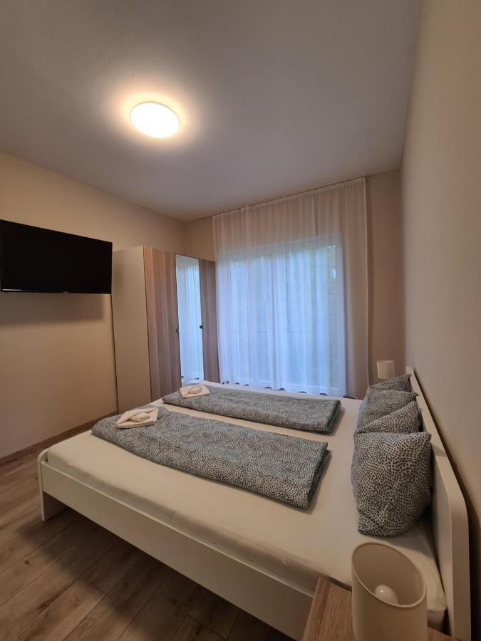 Oet Fenyo Apartmanhaz Сиофок Екстериор снимка