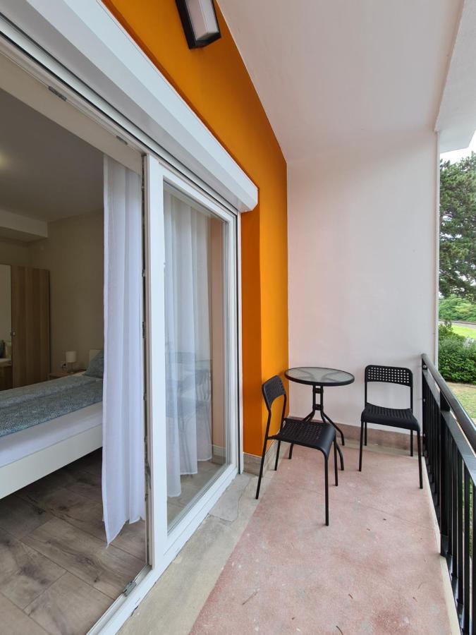 Oet Fenyo Apartmanhaz Сиофок Екстериор снимка