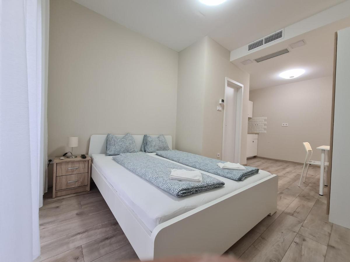 Oet Fenyo Apartmanhaz Сиофок Екстериор снимка